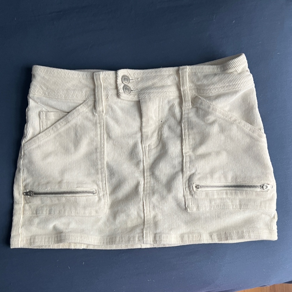 FOREVER 21 Cream Cargo Mini Skirt